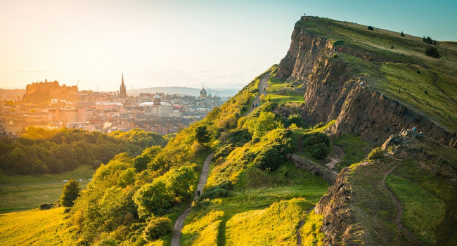 View of Edinburgh city, by Mike Newbry / Unsplash